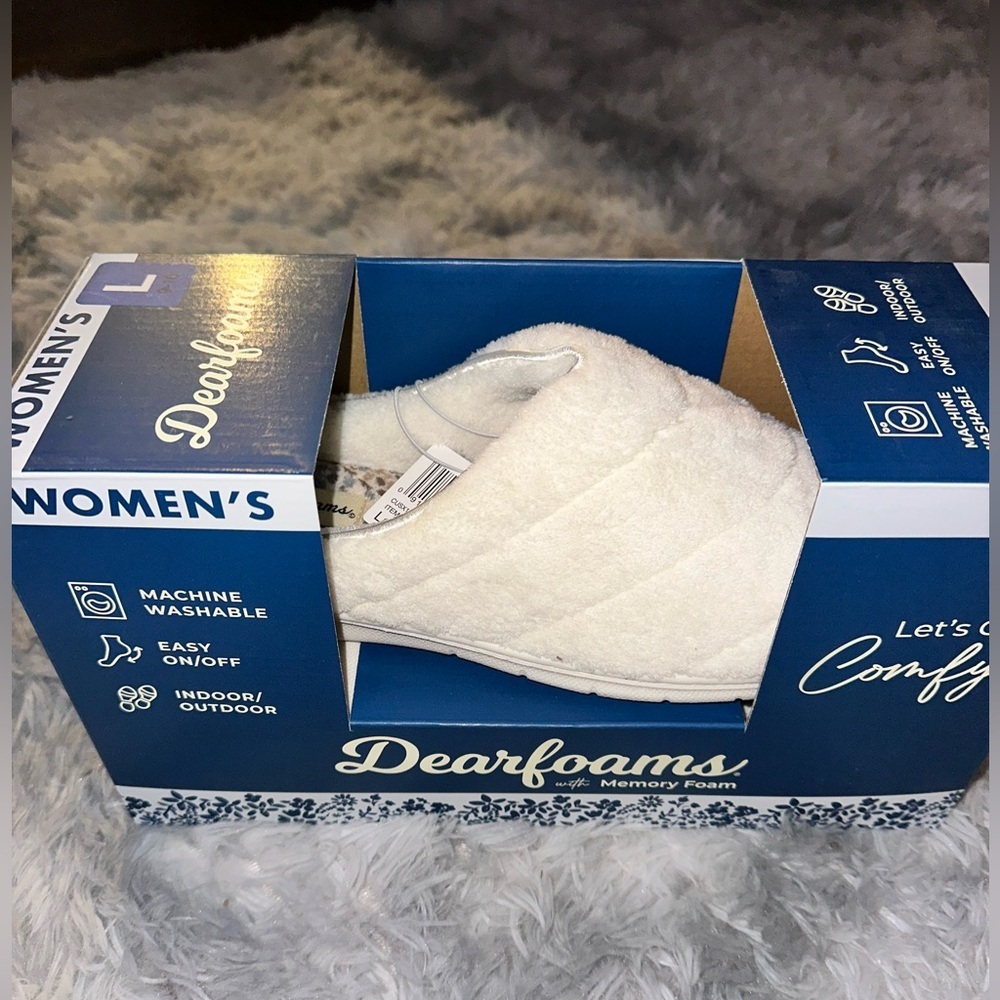 Dearfoams Cream Memory Foam Woman’s Slippers Size Large 9-10 NEW